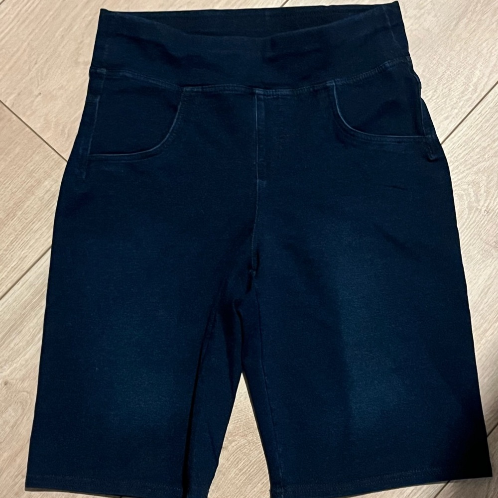 NWT hue shorts blue